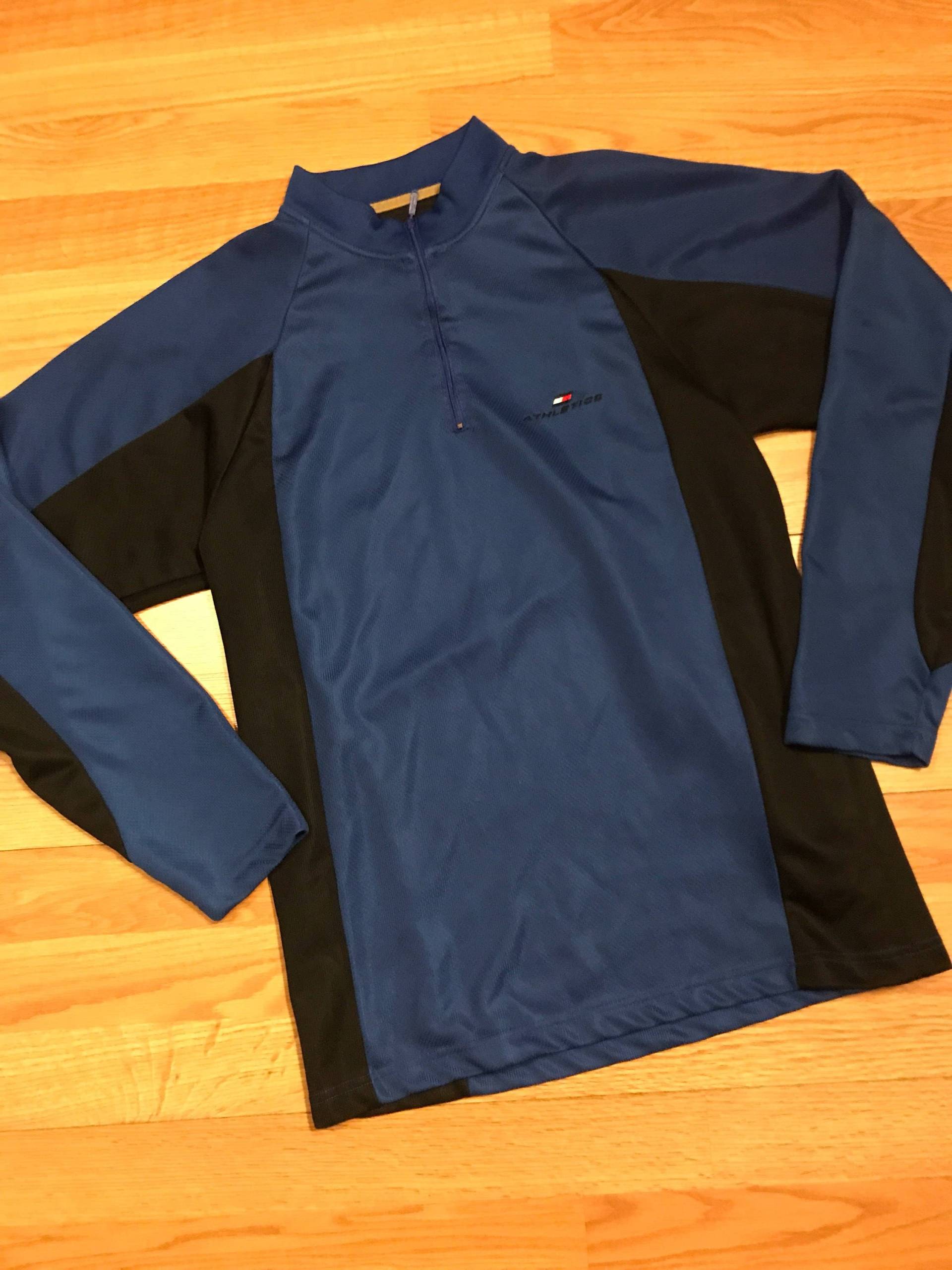 Vintage Hilfiger Athletics Langarm Größe Groß von NostalgicVault