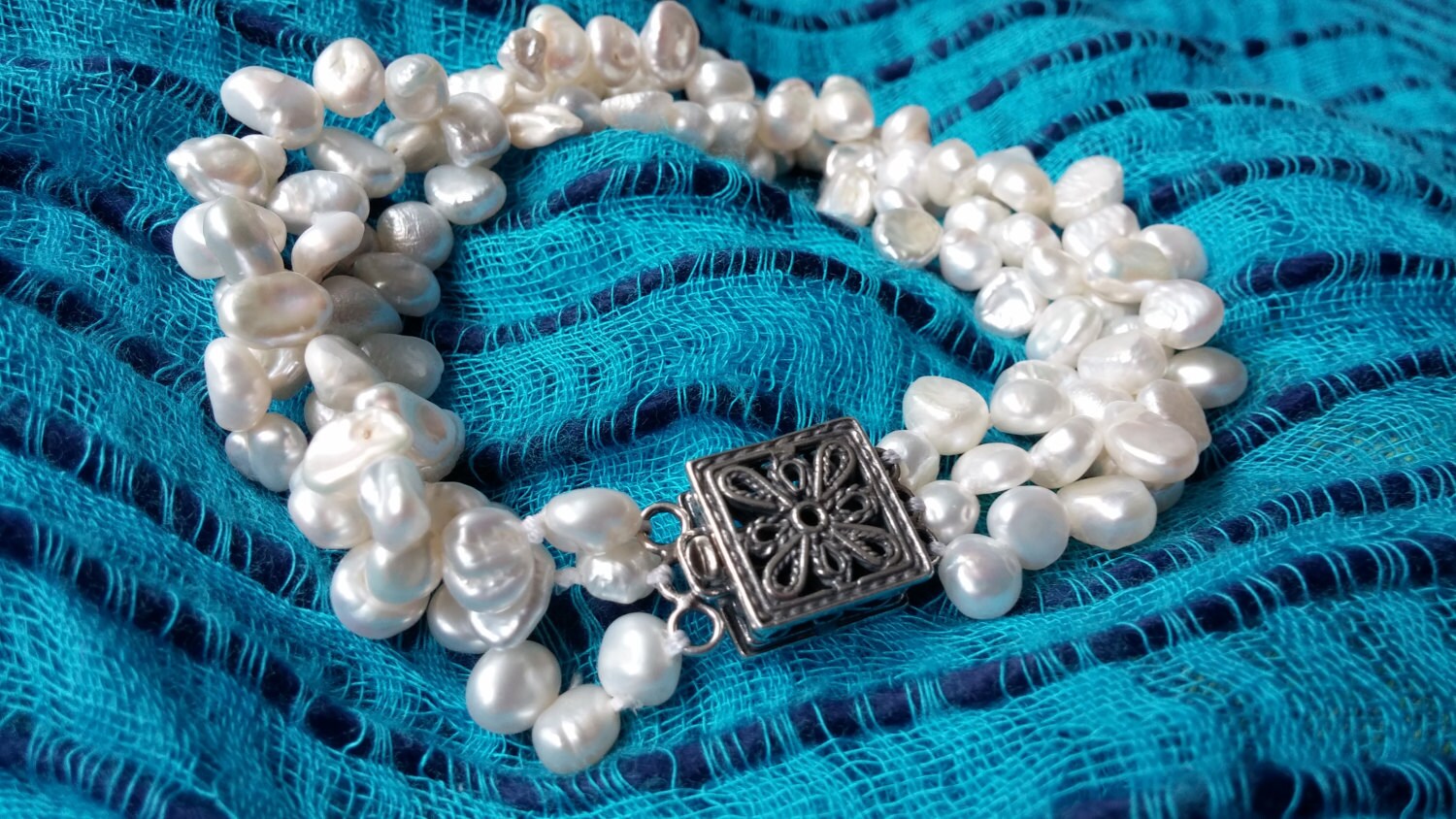 Drei Strang Perlenarmband Mit Filigranem Sterling Silber Sicherheitsverschluss Nbj206 Braut Hochzeit Brautjungfer ~ Mutter Der Geschenk Verpackt von NotBeforeJava