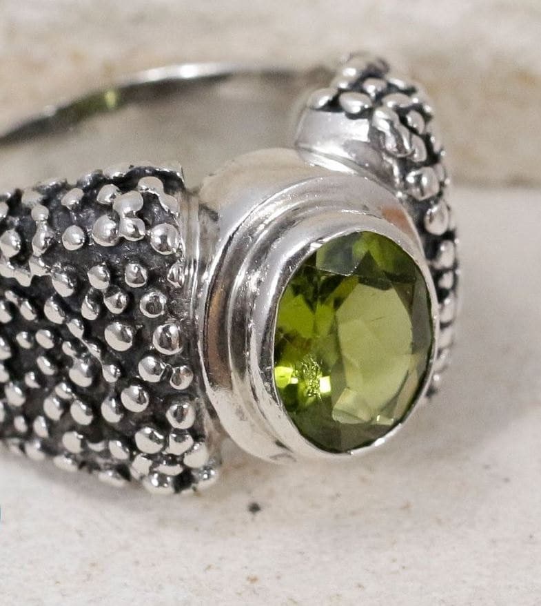sterling Silber Pebbled Grün Peridot Oval Ring Nbj105 Größe 5.5 von NotBeforeJava