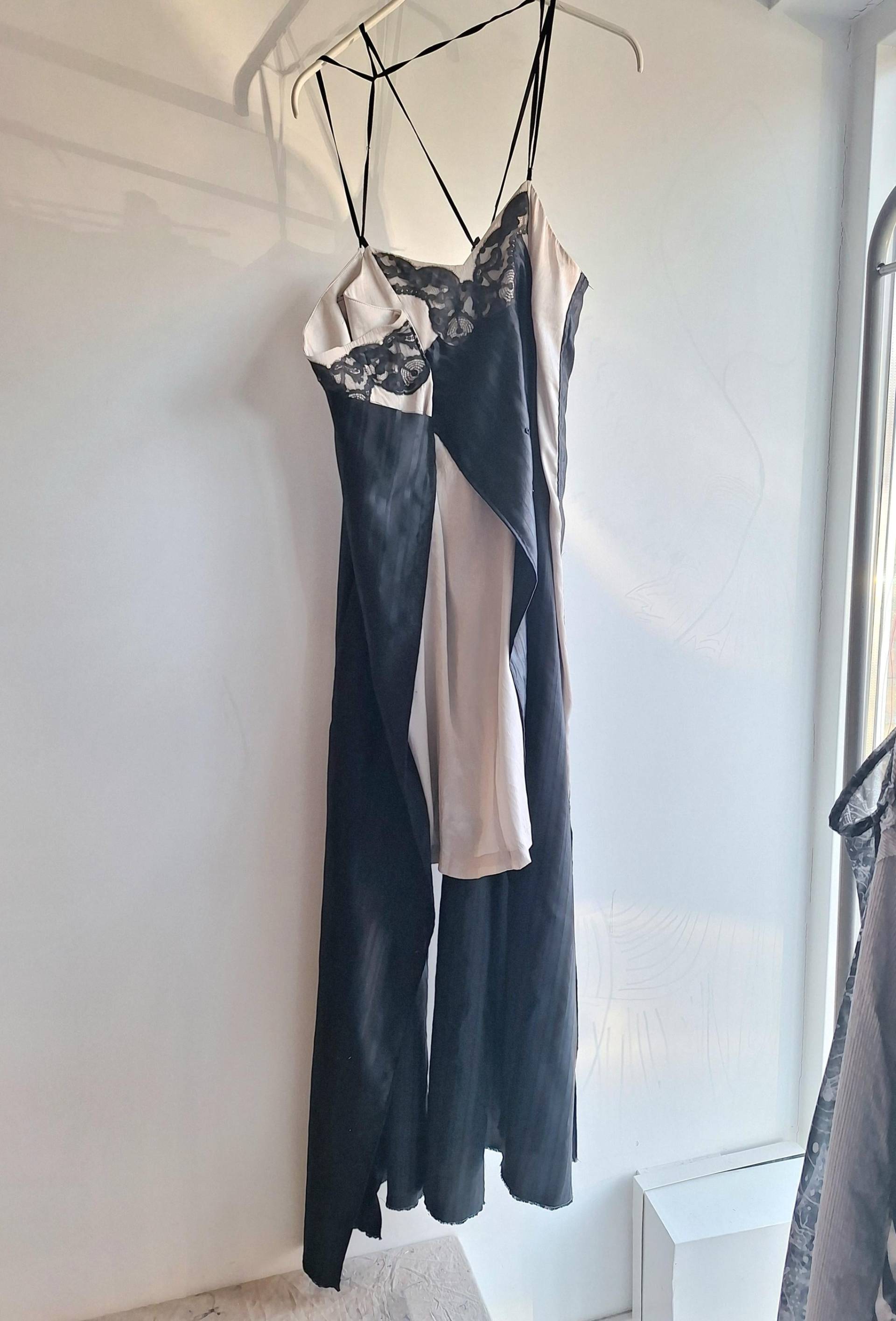 Vintage Seidenkleid A.f. Vandevorst Spitze Margiela-Esq 200% Hinzugefügt Seidensatin Von Ann Demeulemeester Alten Lager Bias Cut Vintage Seidenkleid A.f. Vandevorst Spitze Margiela-Esq 200% Hinzugefügt Seidensatin Von Ann Demeulemeester Alten Lager Bias Cut von NotThatSexy