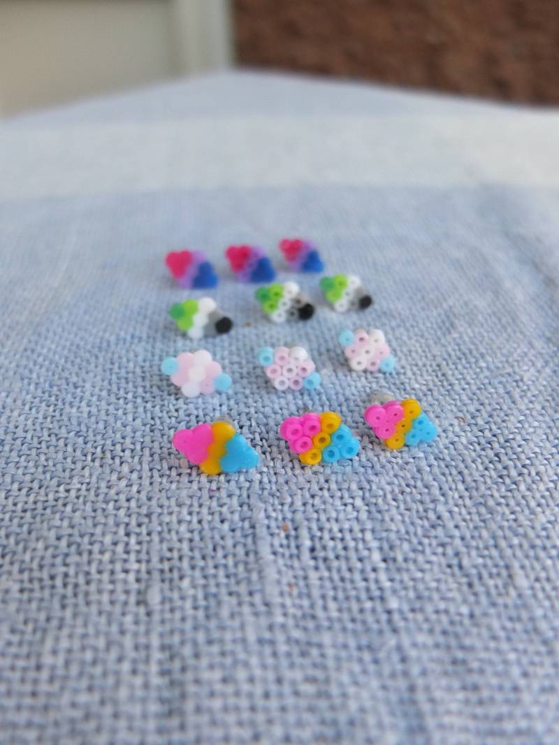 stolz Ohrstecker - Bügelperlen Diamanten, 3 Oder 5 Farben Auf Bestellung Gefertigt stolz Ohrstecker - Bügelperlen Diamanten, 3 Oder 5 Farben Auf Bestellung Gefertigt von NotWords