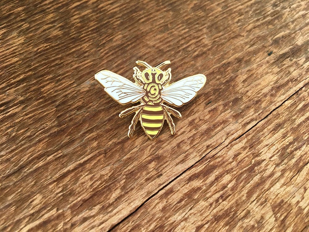 Honey Bee Emaille Pin, Biene Single Hard Pin Mit Schmetterlingsverschluss von NoteworthyPaperPress