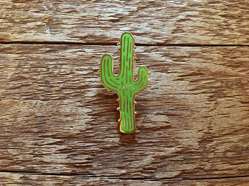 Kaktus Emaille Pin, Wüste Anstecknadel Mit Butterfly Clutch von NoteworthyPaperPress
