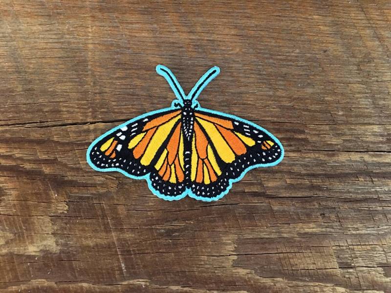 Monarch Schmetterling Bestickt Patch, Einzelne Bestickte Patch Mit Bügeleisen Auf Rücken von NoteworthyPaperPress
