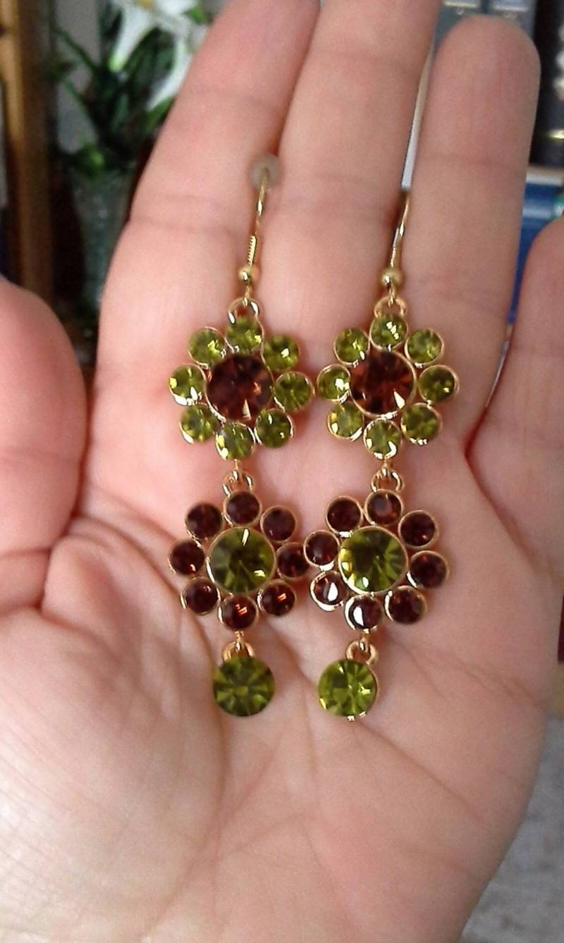 Frühlingsohrringe. Kronleuchter-Ohrringe. Ohrringe Mit 18-Karat-Vergoldung Und Swarovski-Kristallen. Ungebraucht Frühlingsohrringe. Kronleuchter-Ohrringe. Ohrringe Mit 18-Karat-Vergoldung Und Swarovski-Kristallen. Ungebraucht von Notonlyjewels