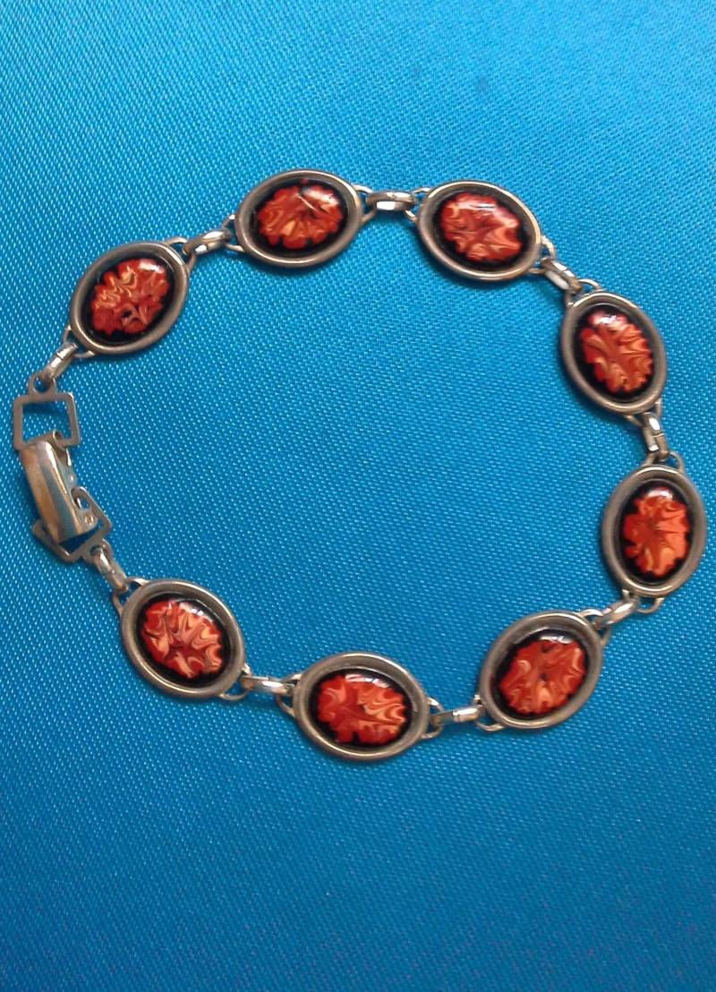 Handgefertigtes Armband Aus Sterlingsilber Und Emaille. Rotes Handgefertigtes Armband Aus Sterlingsilber Und Emaille. Rotes von Notonlyjewels