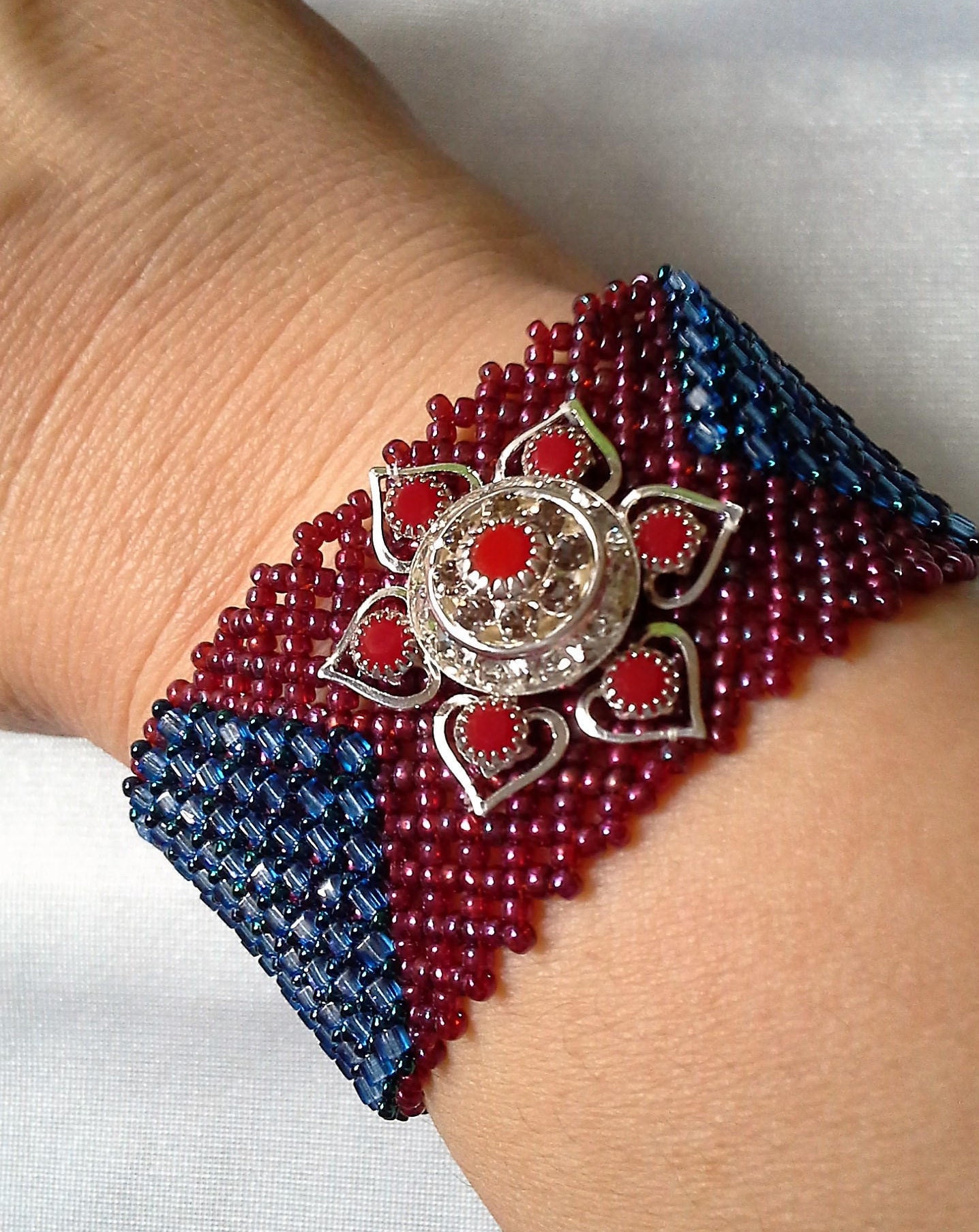 Perlenarmband Mit Blumenmuster. Armband Aus Sterlingsilber Und Swarovski Elements. Frühlingsarmband. Boho-Armband Perlenarmband Mit Blumenmuster. Armband Aus Sterlingsilber Und Swarovski Elements. Frühlingsarmband. Boho-Armband von Notonlyjewels