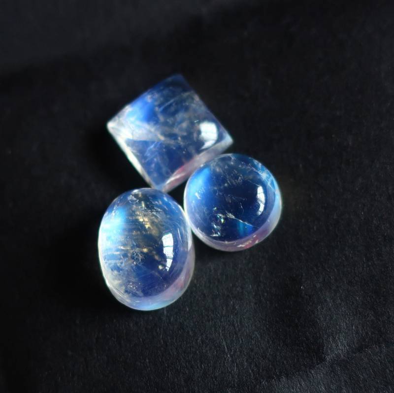 9, 35 Ct Drei Stücke Von Regenbogenmondstein 3, 60 + 3, 00 2, 76 = 9, 35, Stück -Suite Gute Transparenz Mit Starken Blauen Blitz 9, 35 Ct Drei Stücke Von Regenbogenmondstein 3, 60 + 3, 00 2, 76 = 9, 35, Stück -Suite Gute Transparenz Mit Starken Blauen Blitz von Notreatgems