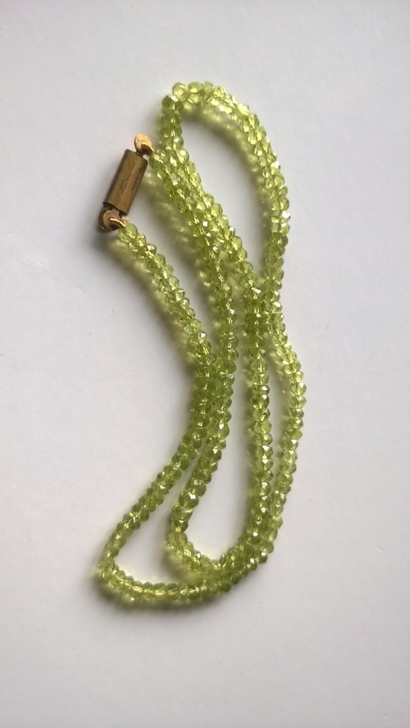 Gorgeous 18" Langen Natürlichen Peridot Halskette. Handgemachte Geschliffene Glasperlen, in Oberen Hellgrünen Farbe von Notreatgems