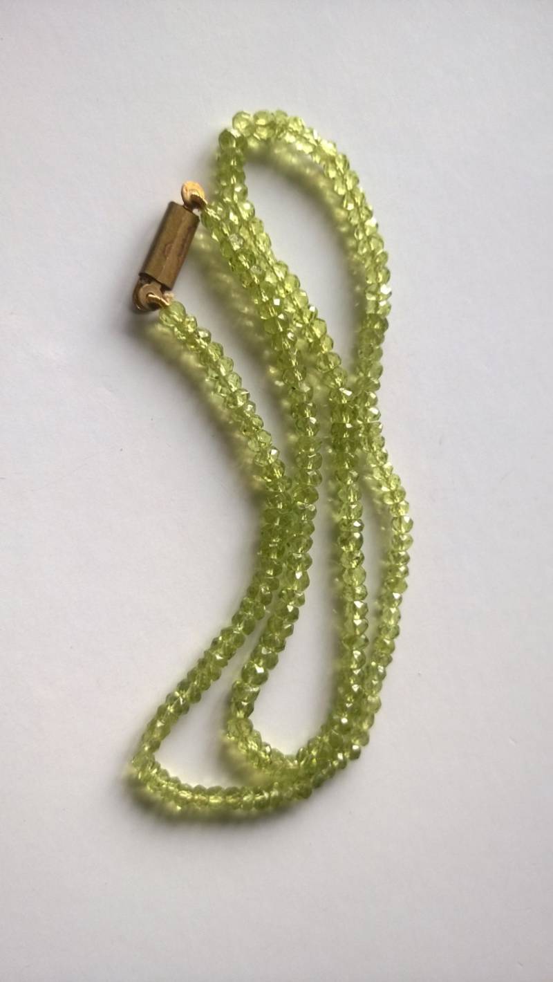 Gorgeous 18" Langen Natürlichen Peridot Halskette. Handgemachte Geschliffene Glasperlen, in Oberen Hellgrünen Farbe von Notreatgems