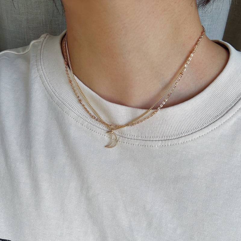 Gold Minimalist Halskette - Zierliche Charm Mond Doppel-Schicht Layering Gold Minimalist Halskette - Zierliche Charm Mond Doppel-Schicht Layering von Notsoclassydesigns
