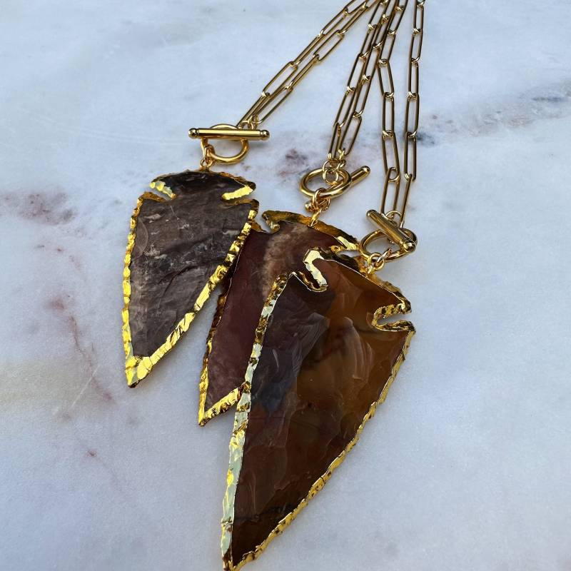 Pfeilspitze Jaspis Anhänger Halskette - 18K Gold Büroklammer Pfeilspitze Jaspis Anhänger Halskette - 18K Gold Büroklammer von Notsoclassydesigns