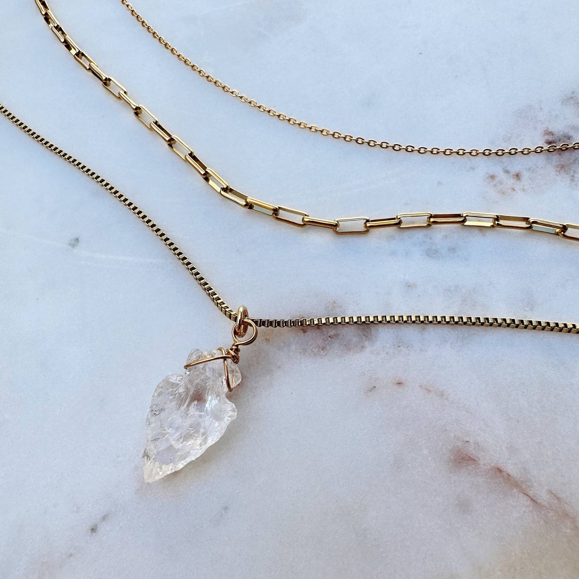Quarz Pfeilspitze Halskette - 18K Gold Gewickelte Geschichtete Multi-Ketten Goldkette Quarz Pfeilspitze Halskette - 18K Gold Gewickelte Geschichtete Multi-Ketten Goldkette von Notsoclassydesigns
