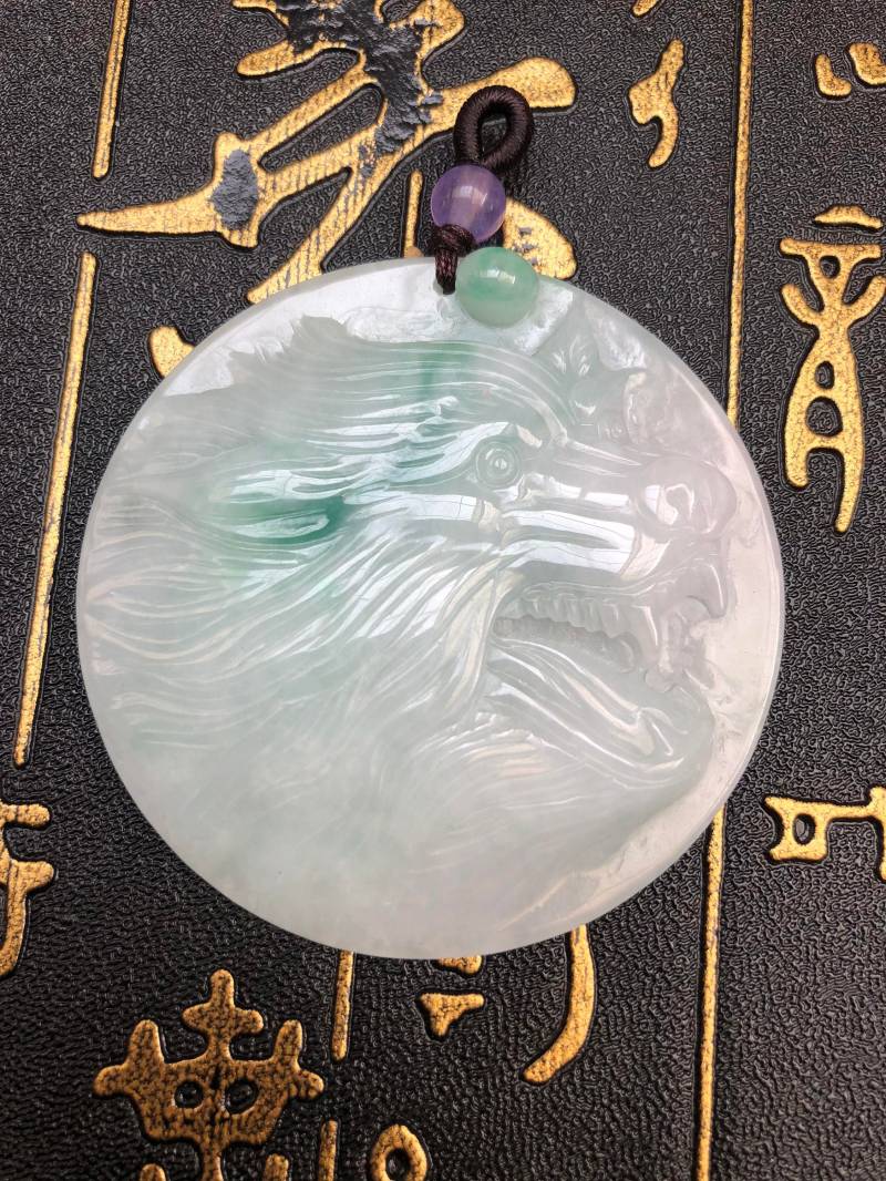 Natürliche Grüne Und Weiße Jade Wolf Anhänger Kunst Geschnitzter Natürliche Grüne Und Weiße Jade Wolf Anhänger Kunst Geschnitzter von NotsureCrafts