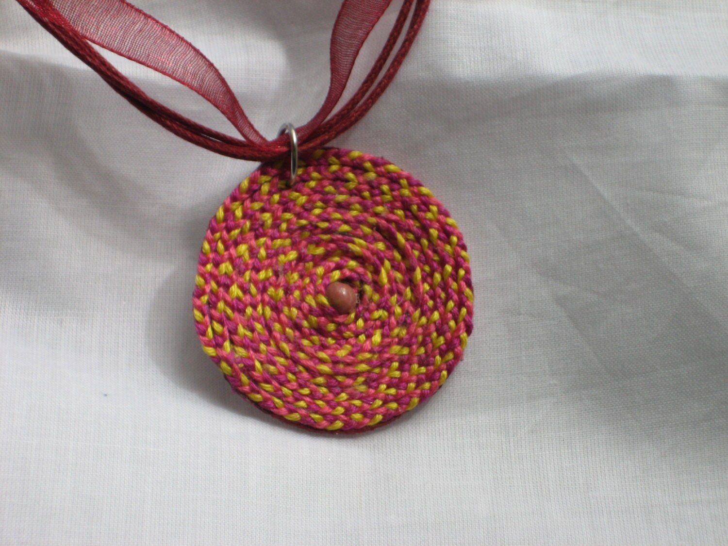 Bestickte Spiralkette, Spiralschmuck, Weihnachtsschmuck, Einzigartiger Rosa-Gelber Schmuck, Rosa Jaspisstein, Ein Genuss Zu Tragen von Noukshouk