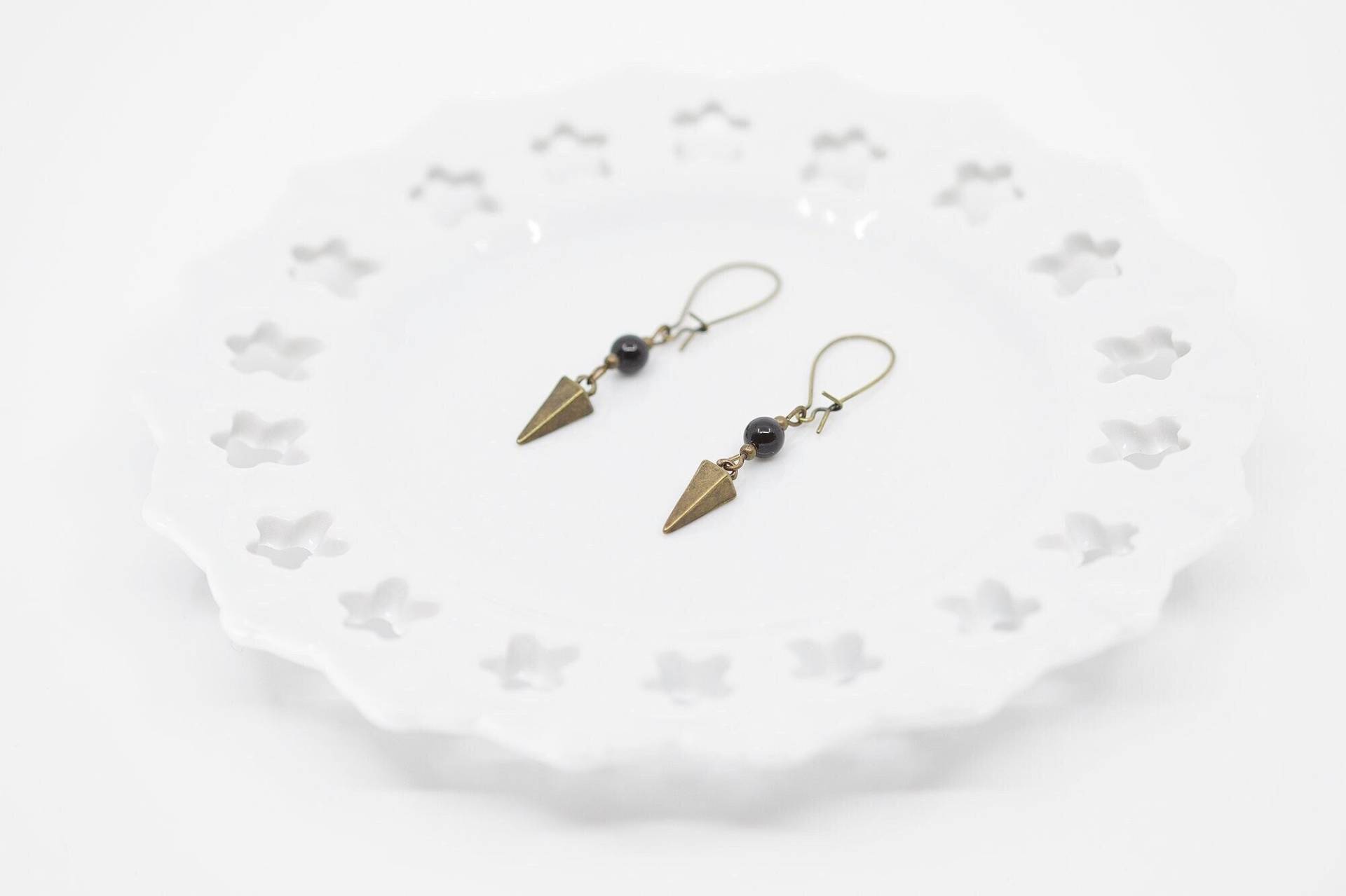 Antik Messing Und Schwarz Swarovski Perlen Spike Ohrringe Tropfen Schwarze Spikes von NouveauTique