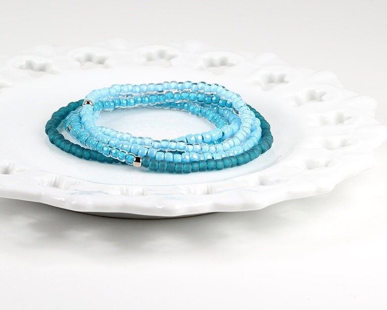 Lange Perlenkette Ombre Aqua Türkis Blau Petrol Silber Drei Wege Wickelarmband von NouveauTique