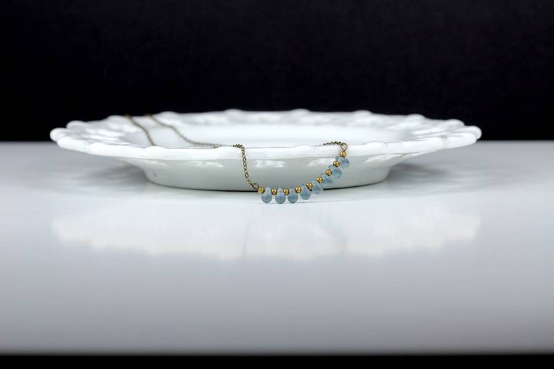 Layering Halskette Bar Anhänger Antik Messing Kette Blau Glas Tropfen Perlen von NouveauTique