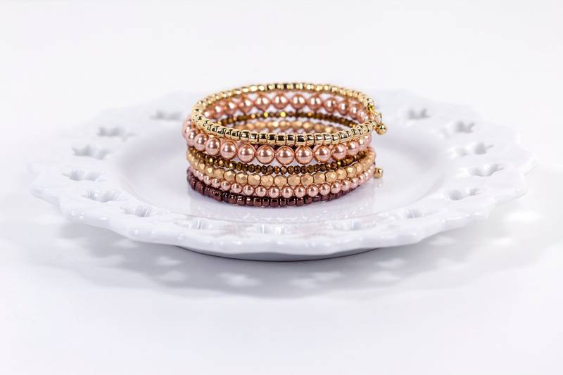 Rose Gold Perle Armband Perlen Memory Wire Boho Stapeln von NouveauTique