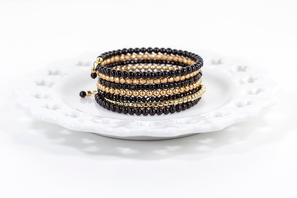 Wickeln Sie Armband Perlenarmband Wickelarmband Schwarz Und Gold Bling Festival Boho Helle Farben Stapeln von NouveauTique