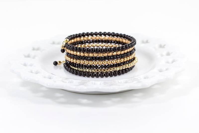 Wickeln Sie Armband Perlenarmband Wickelarmband Schwarz Und Gold Bling Festival Boho Helle Farben Stapeln von NouveauTique