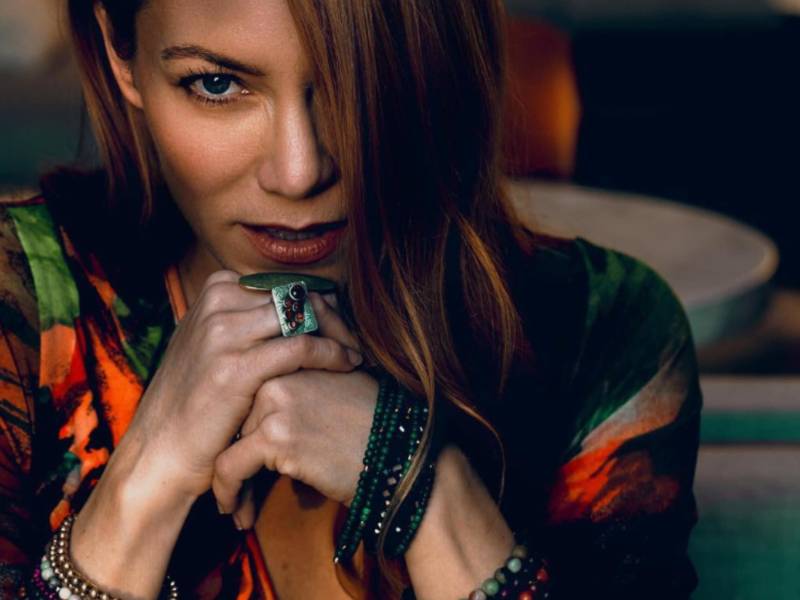 Wie Auf Schauspielerin Stephanie Drapeau Wrap Armband Petrol Und Gold Armreif Perlen Memory Wire Gesehen von NouveauTique