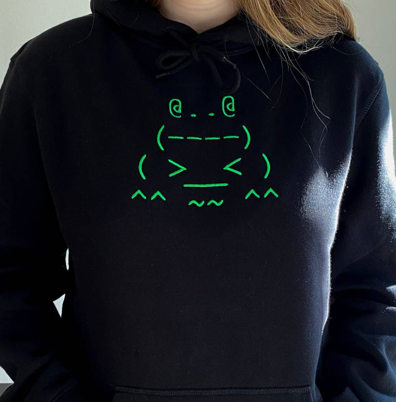 Süßer Ascii Frosch Bestickter Hoodie von NovaEmbroideryCo