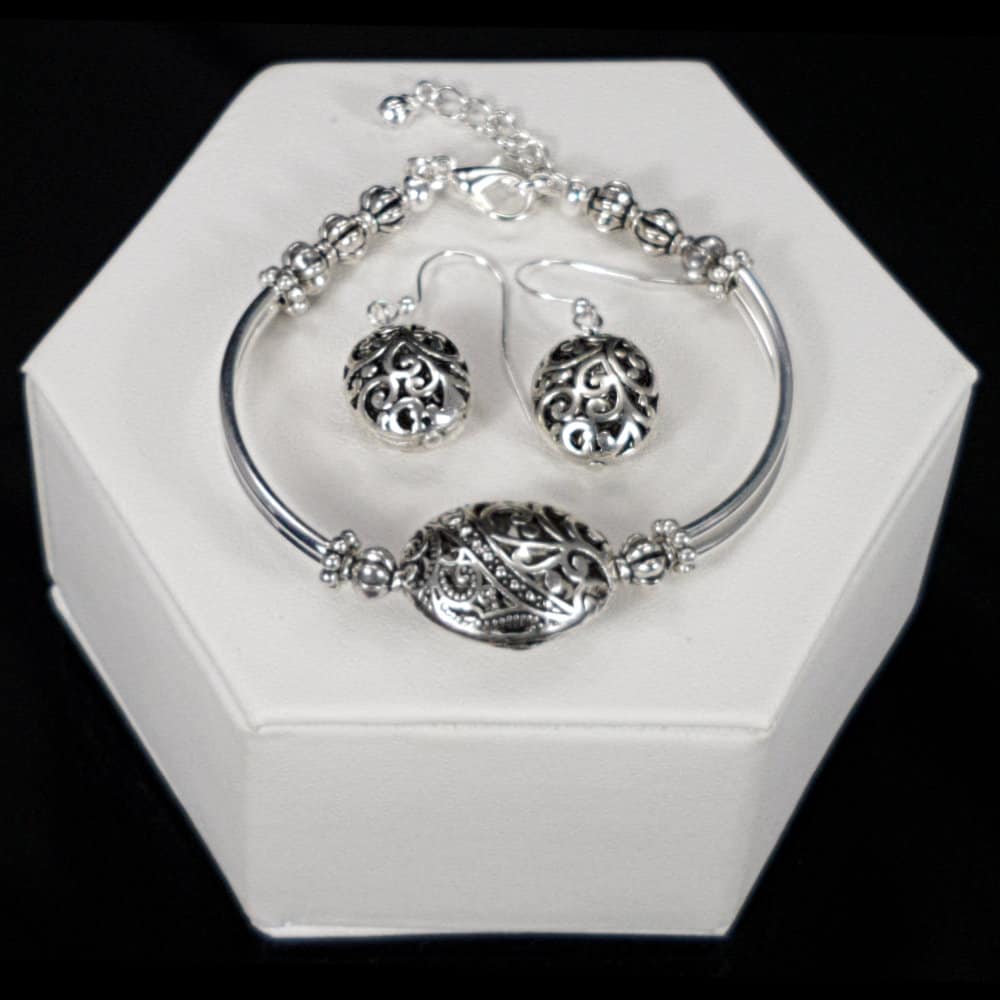 Filigrane Silber Armband-Set, Armband, Armband Und Ohrringe Filigrane Silber Armband-Set, Armband, Armband Und Ohrringe von NovaJewelleryDesigns