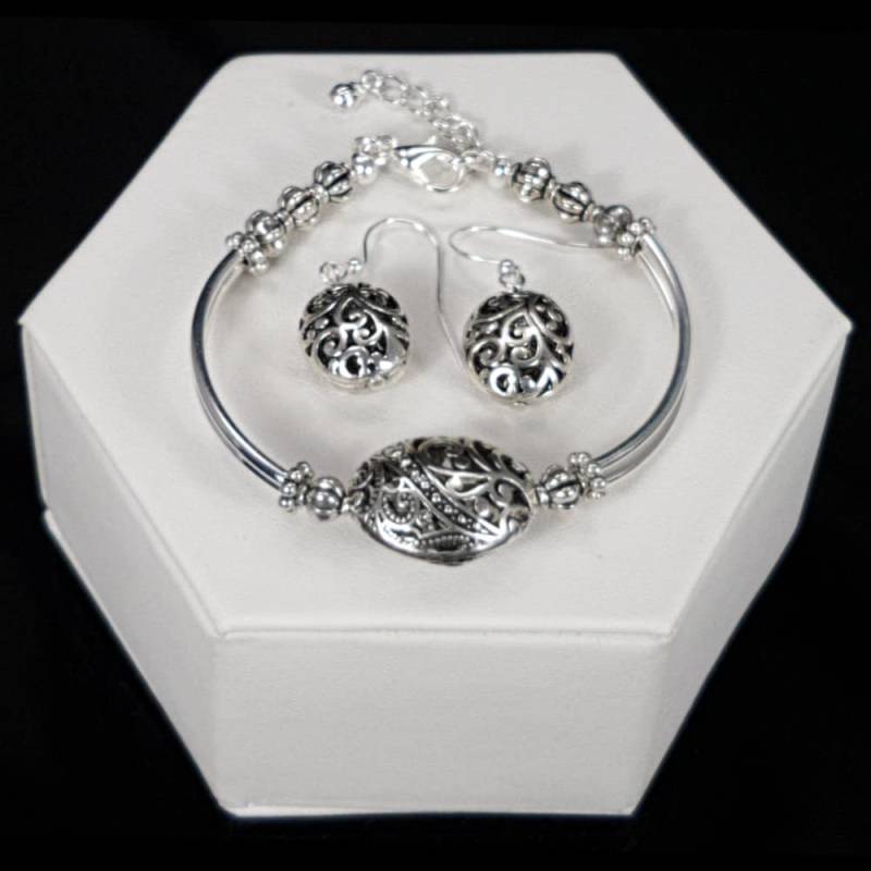 Filigrane Silber Armband-Set, Armband, Armband Und Ohrringe Filigrane Silber Armband-Set, Armband, Armband Und Ohrringe von NovaJewelleryDesigns