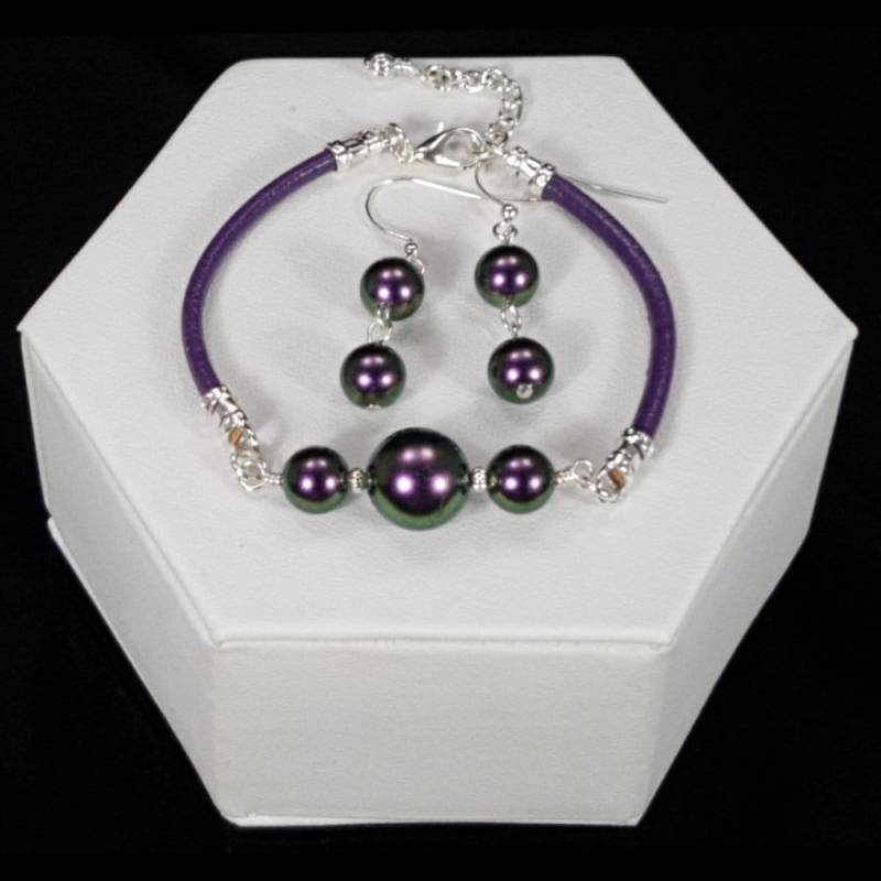 Lila Swarovski-Kristall-Perlen-Armband, Perlen-Armband, Perlen Und Leder Armband, Lederarmband, Perlenarmband Lila Swarovski-Kristall-Perlen-Armband, Perlen-Armband, Perlen Und Leder Armband, Lederarmband, Perlenarmband von NovaJewelleryDesigns