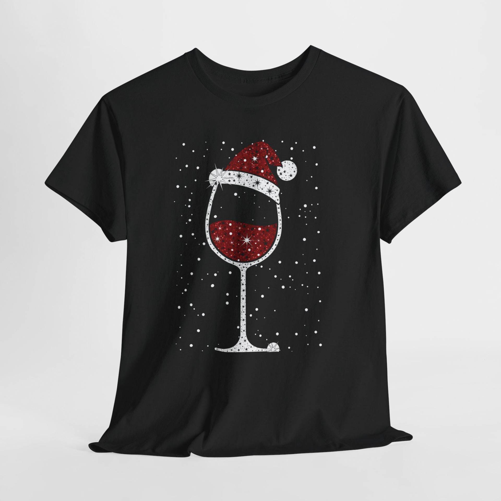 Lustiges Weihnachts T-Shirt Für Weinliebhaber | Glitzer-Weinglas Mit Nikolausmütze Festliches Christmas Shirt Damen & Herren von NovaPrintStudioDE