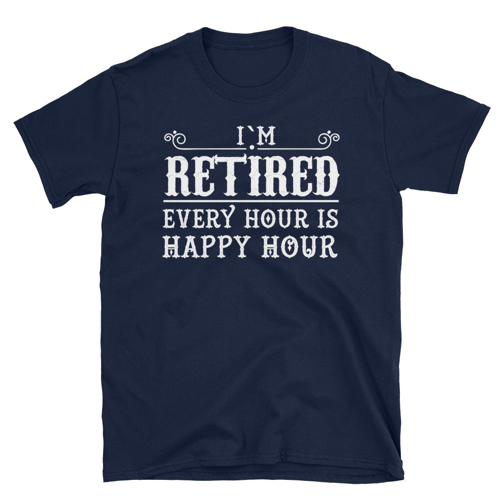 Ich Bin Im Ruhestand Jede Stunde Ist Happy Hour T-Shirt von NowBubble