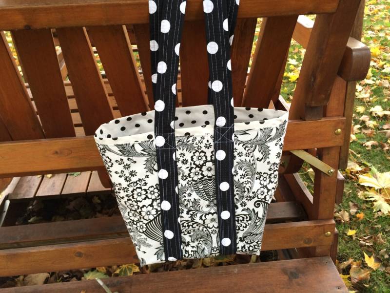 Kleiner Retro-Shopper Aus Wachstuch Für Kinder Und Erwachsene in Schwarz-Weiß von NowandThenCt