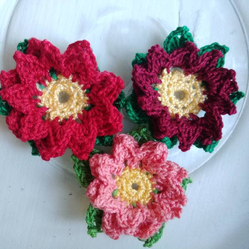 Gehäkelte Weihnachtsstern Applikationen von NowlinYarnCreations