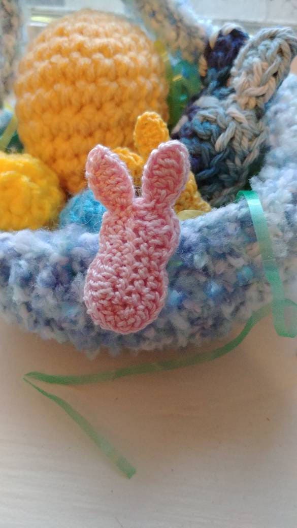 Miniatur Gehäkelte Osterhasen Anhänger /Baby Pins Miniatur Gehäkelte Osterhasen Anhänger /Baby Pins von NowlinYarnCreations