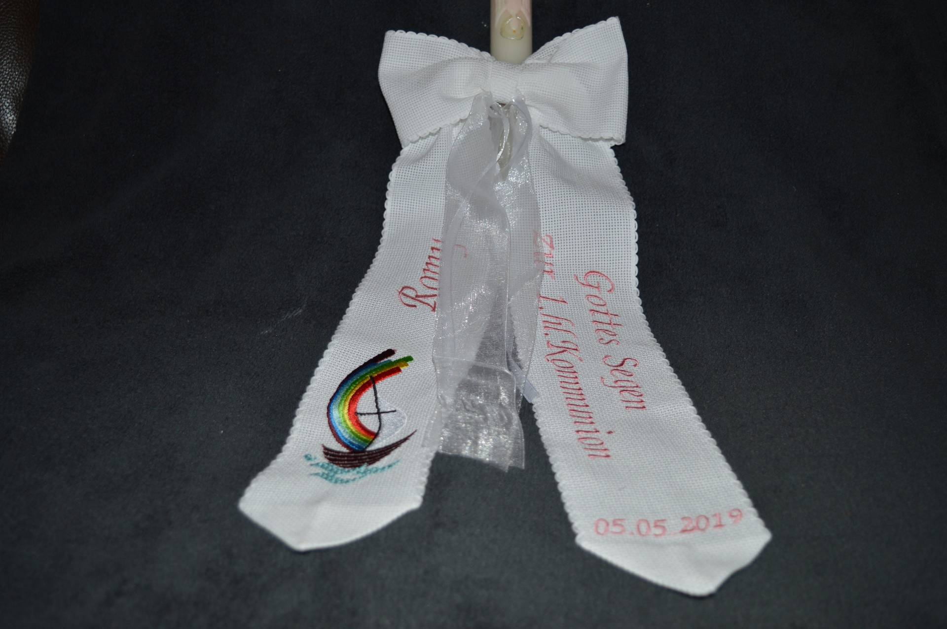 Bestickte Schleife "Segelboot" von Nowodesign