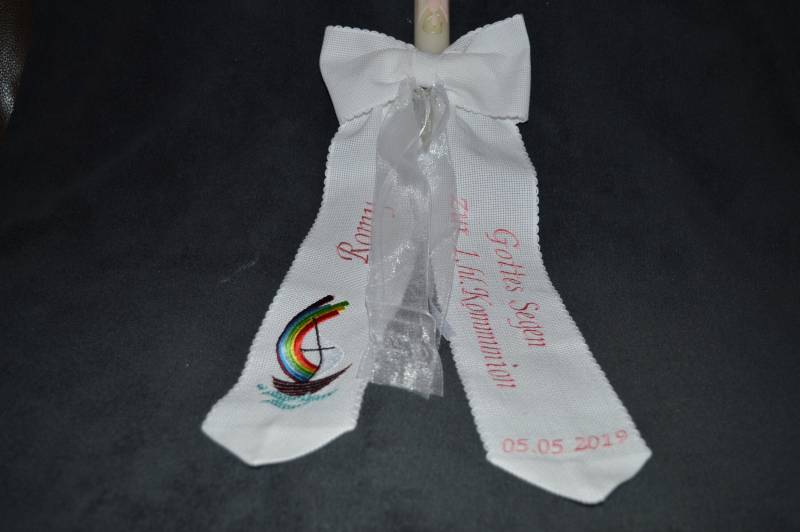 Bestickte Schleife "Segelboot" von Nowodesign