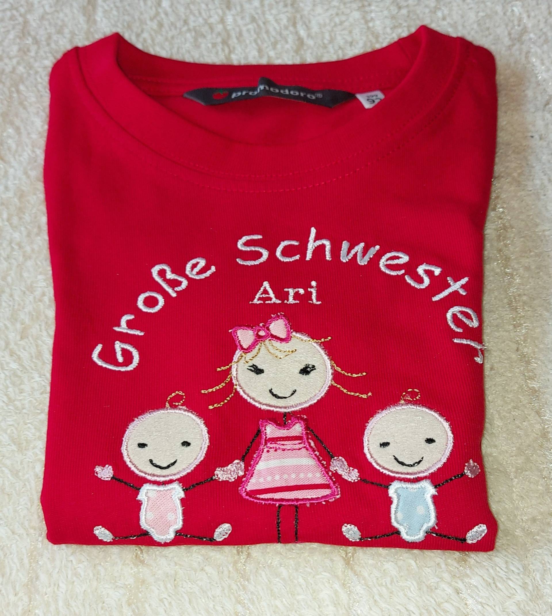 T-Shirt "Große Schwester" Von Zwillingen von Nowodesign
