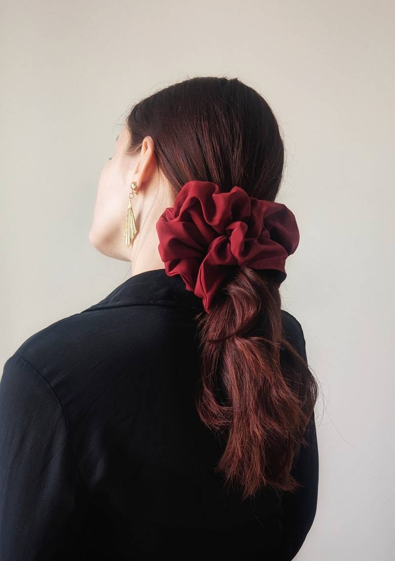 Handgemachter Oversized Scrunchie Aus Roter Seide von NoxParis