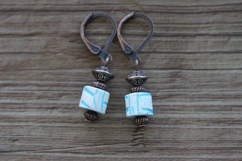 Blaue Keramikohrringe Rustikaler Antik-Kupfer Schmuck von NtikArtJewelry
