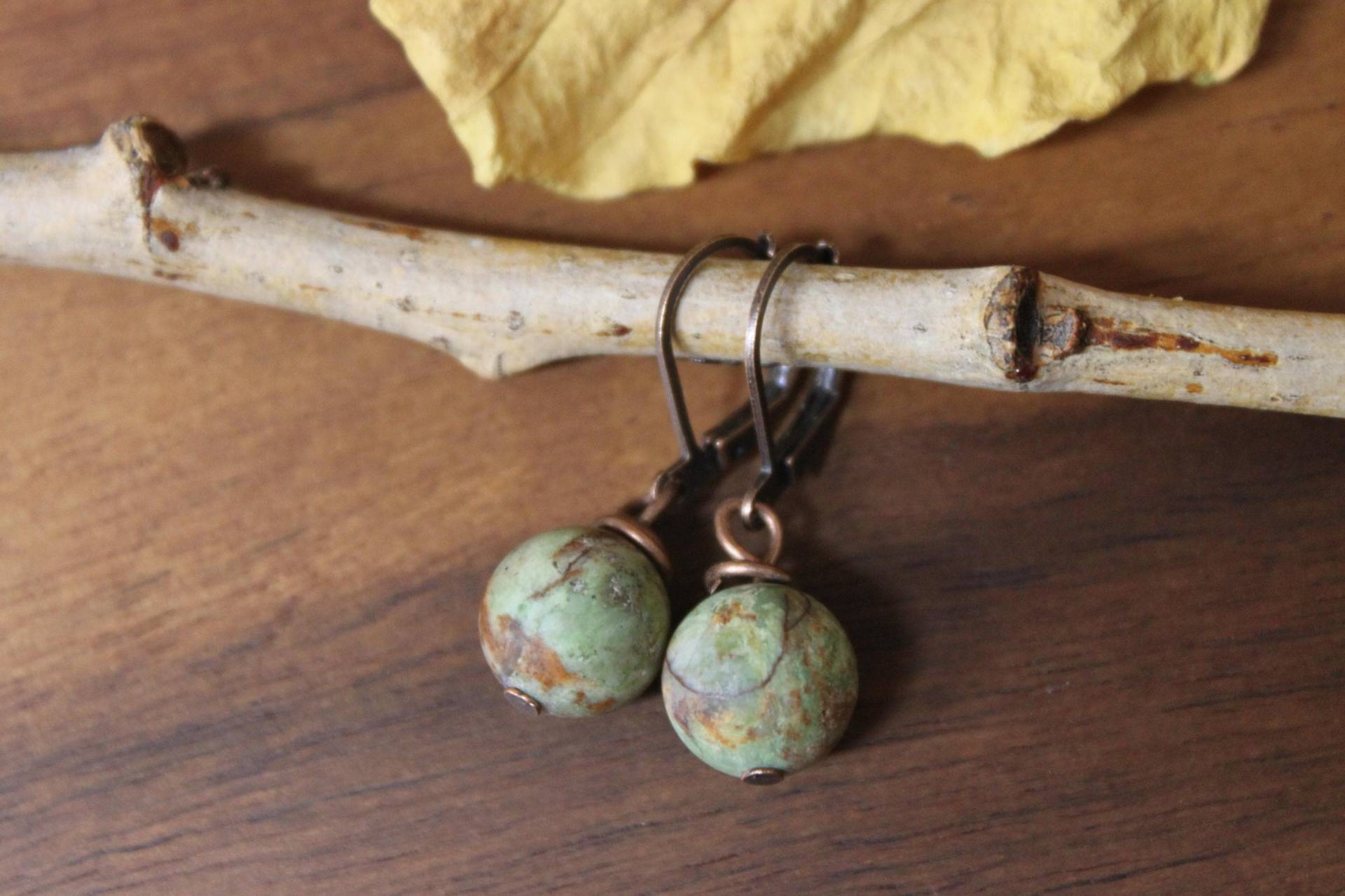 Grüner Opal Kupfer Ohrhänger, Erdige Edelstein Brisuren von NtikArtJewelry