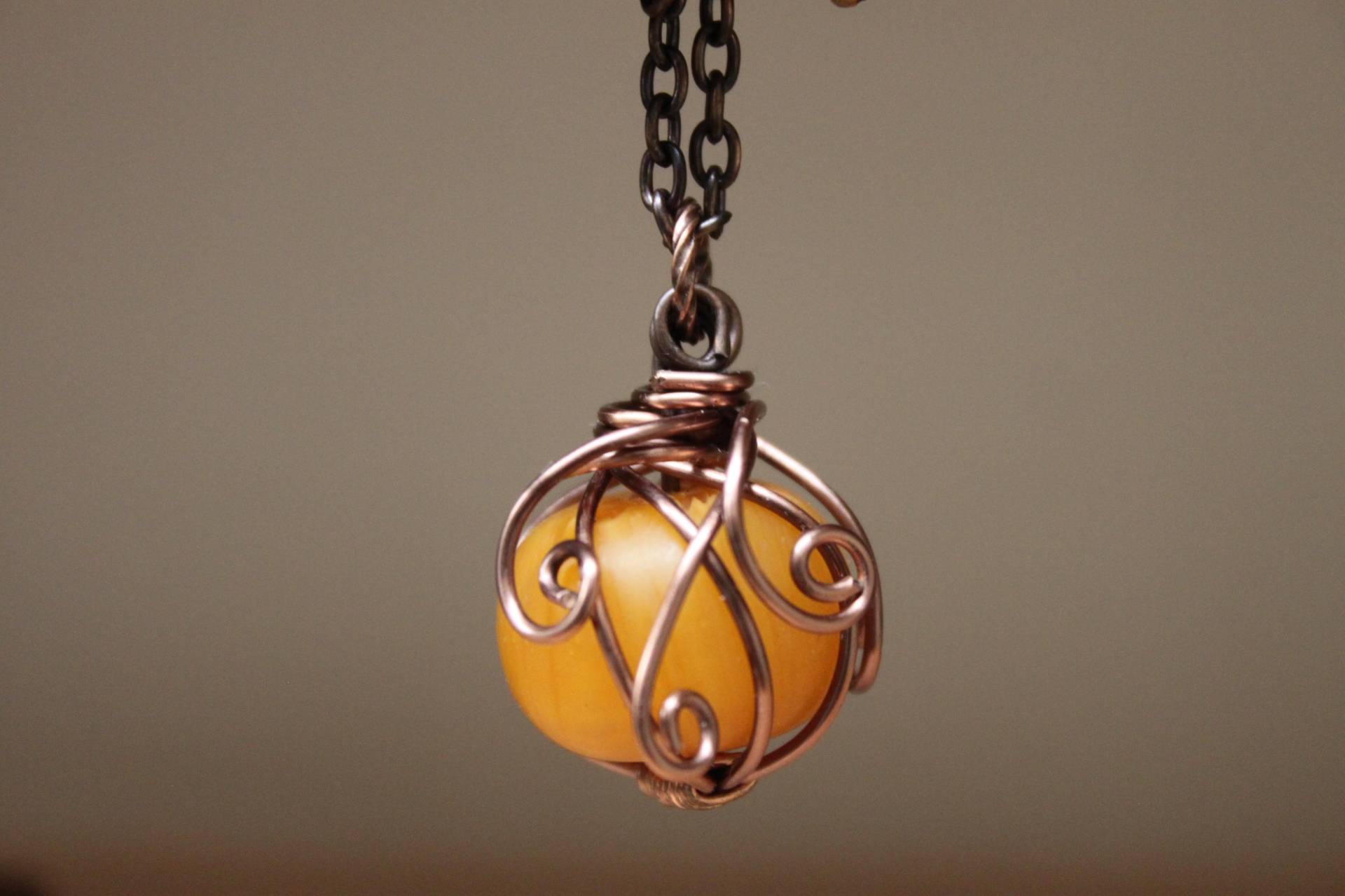 Halloween Orange Kürbis Anhänger Halskette Schmuck Herbst von NtikArtJewelry