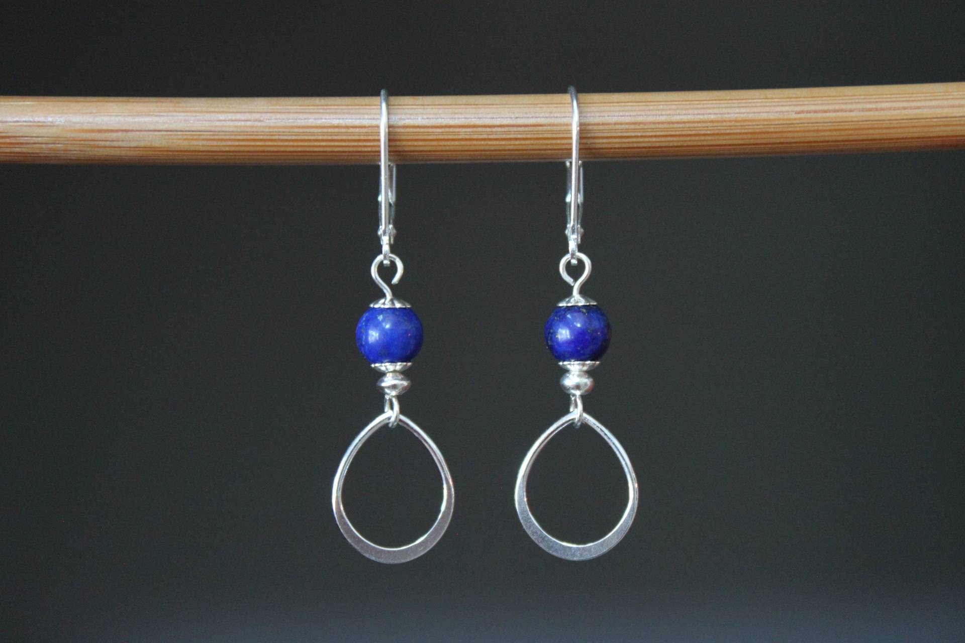 Kleine Lapis Lazuli Sterling Silber Ohrringe/Baumeln Teardrop Leverback von NtikArtJewelry