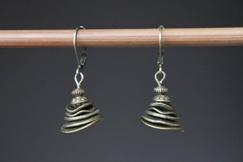 Kleine Messing Baumeln Ohrringe, Tropfen Kleine Boho Schmuck, Rustikale Ohrringe von NtikArtJewelry