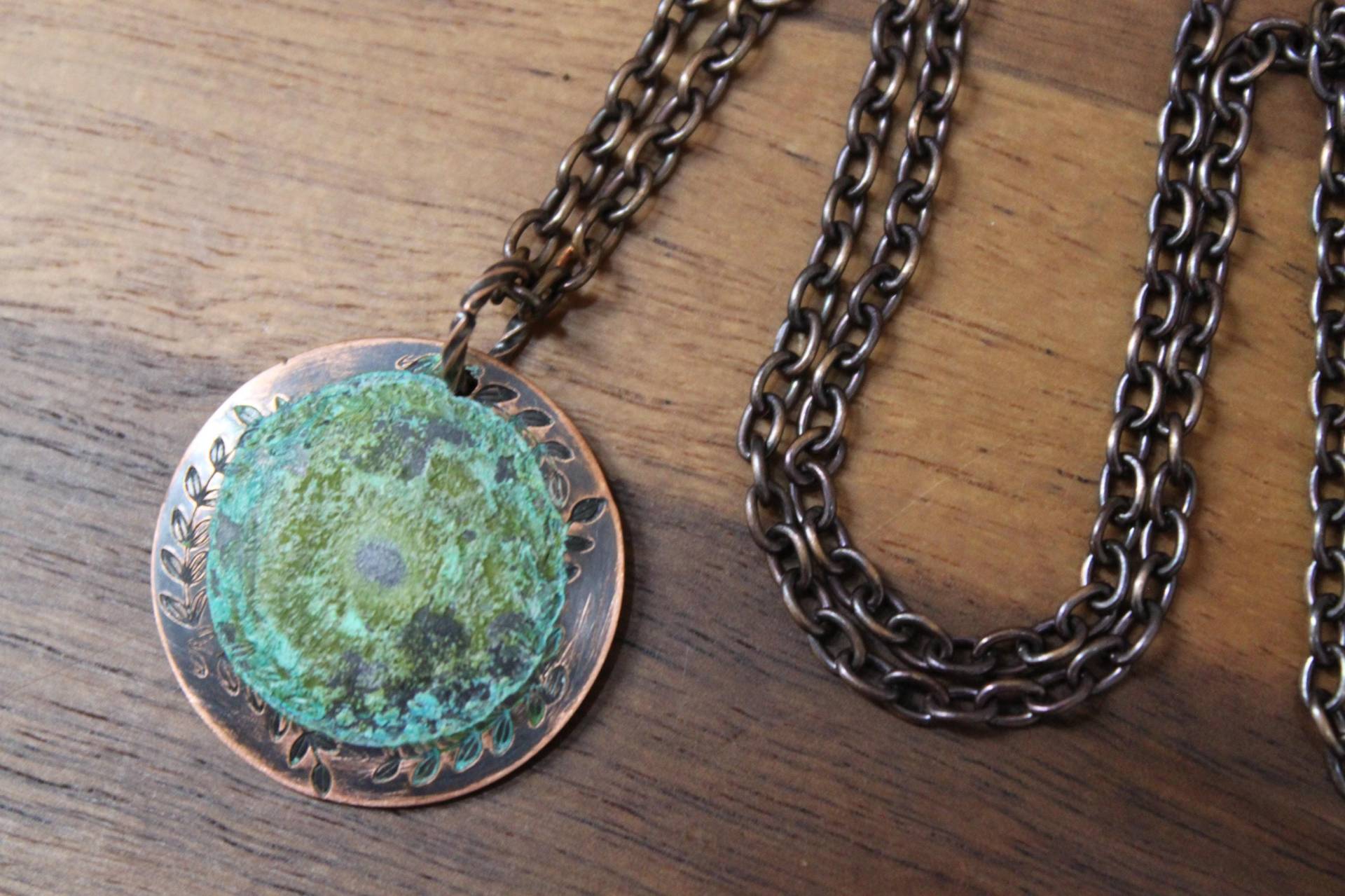 Oxidiertes Kupfer Blatt Halskette Türkis Patina Boho Anhänger von NtikArtJewelry