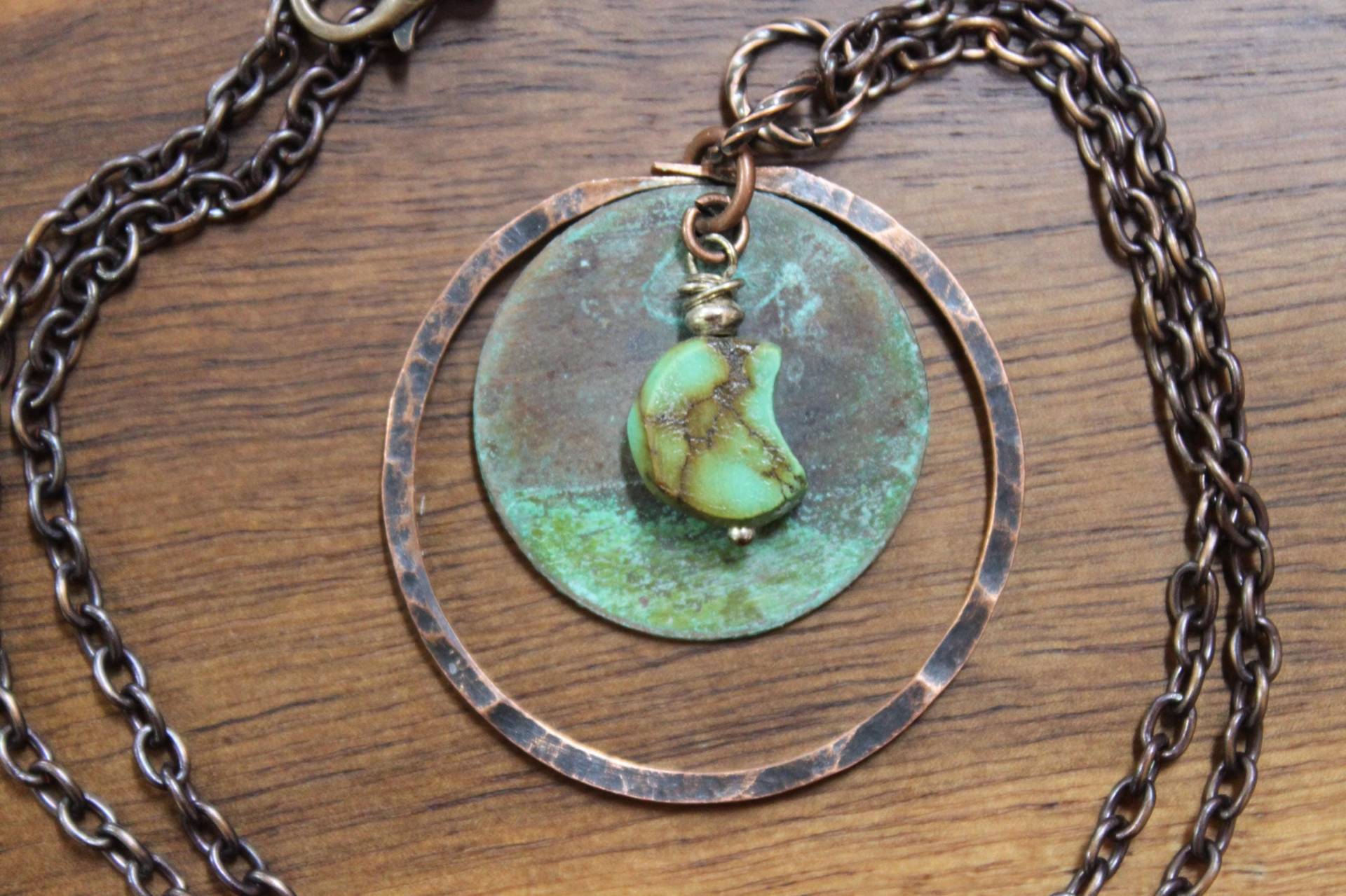 Patina Blau Grün Kupfer Mond Halskette, Boho Hoop Schmuck, Hand Geschmiedet Schmuck von NtikArtJewelry