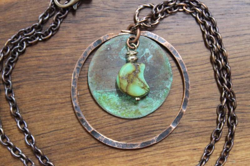 Patina Blau Grün Kupfer Mond Halskette, Boho Hoop Schmuck, Hand Geschmiedet Schmuck von NtikArtJewelry