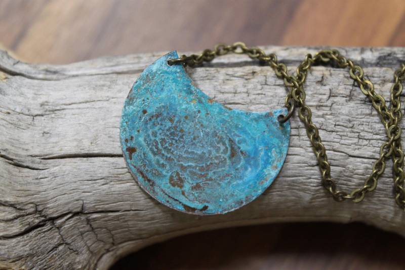 Patina Blau Messing Halskette, Einzigartige Boho Anhänger, Groß Schmuck von NtikArtJewelry