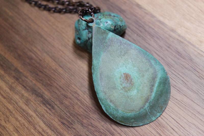 Türkis Patina Kupfer Anhänger Halskette, Verdigris Große Boho Schmuck, Einzigartiges Geschenk, Verwitterte Halskette von NtikArtJewelry