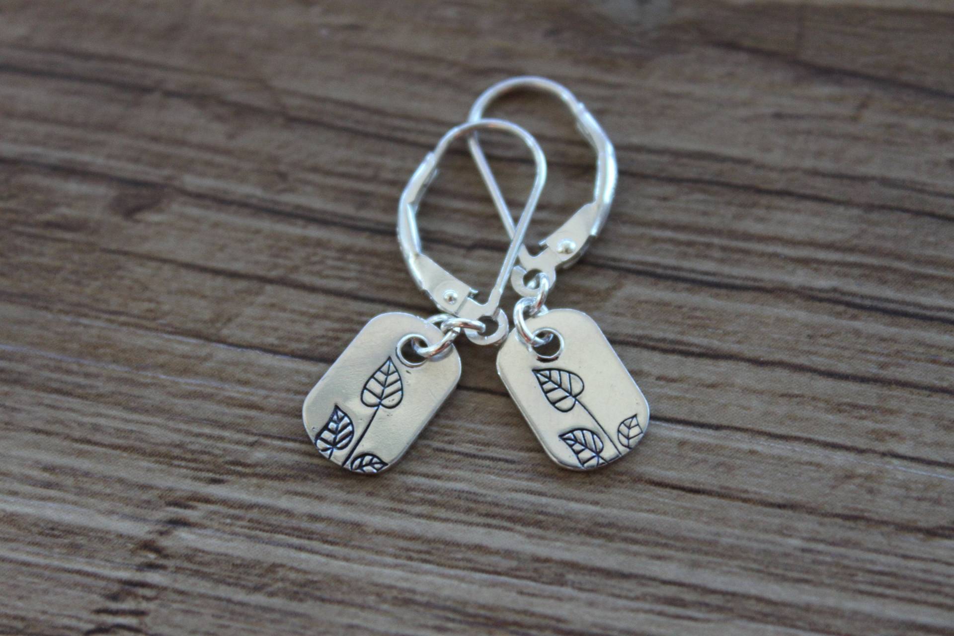 Winzige Sterling Silber Blatt Ohrringe/Tropfen Handgestempelte Minimalistisch Zierliche Naturliebhaber von NtikArtJewelry
